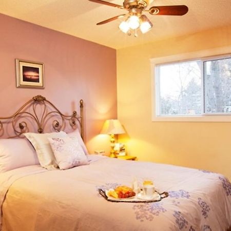 Wild Rose Bed & Breakfast Saskatoon Ruang foto
