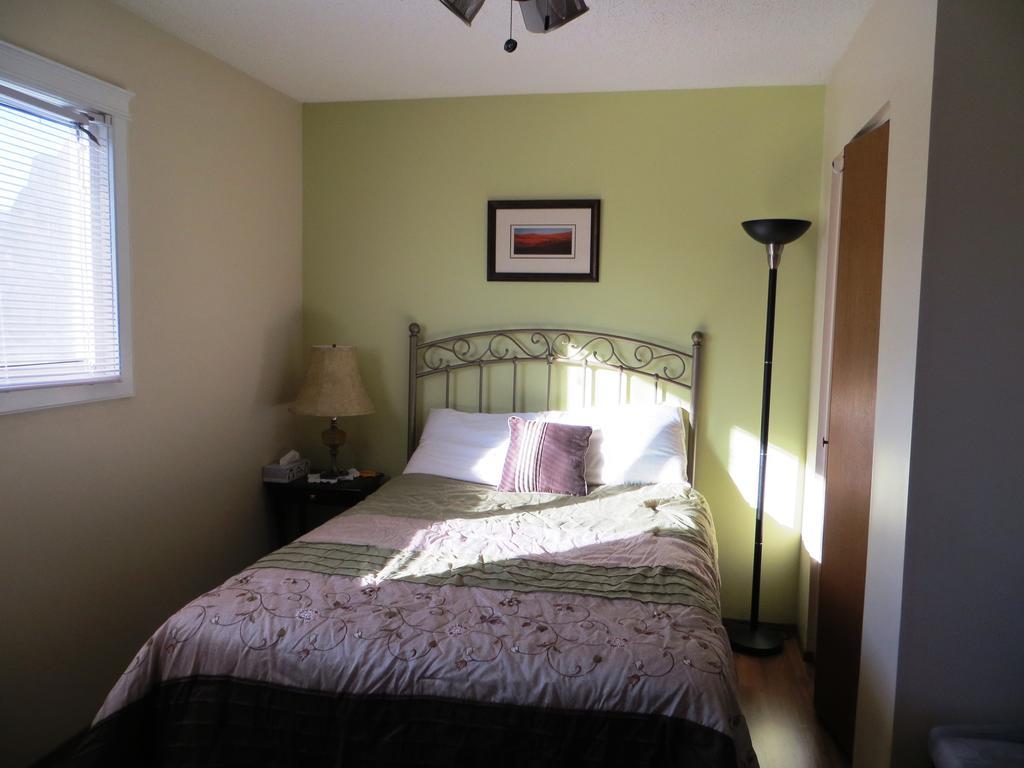 Wild Rose Bed & Breakfast Saskatoon Bagian luar foto