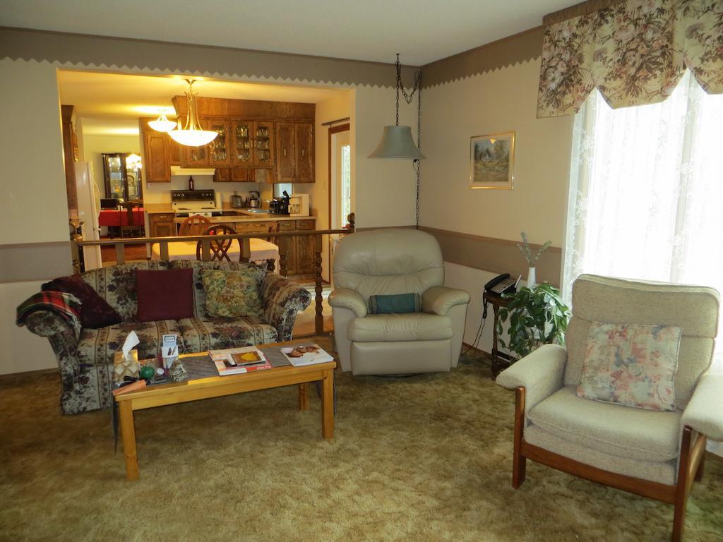 Wild Rose Bed & Breakfast Saskatoon Bagian luar foto