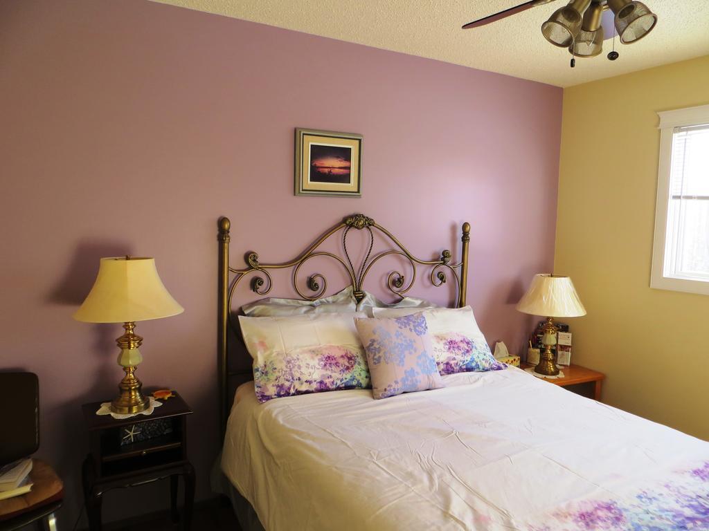 Wild Rose Bed & Breakfast Saskatoon Bagian luar foto