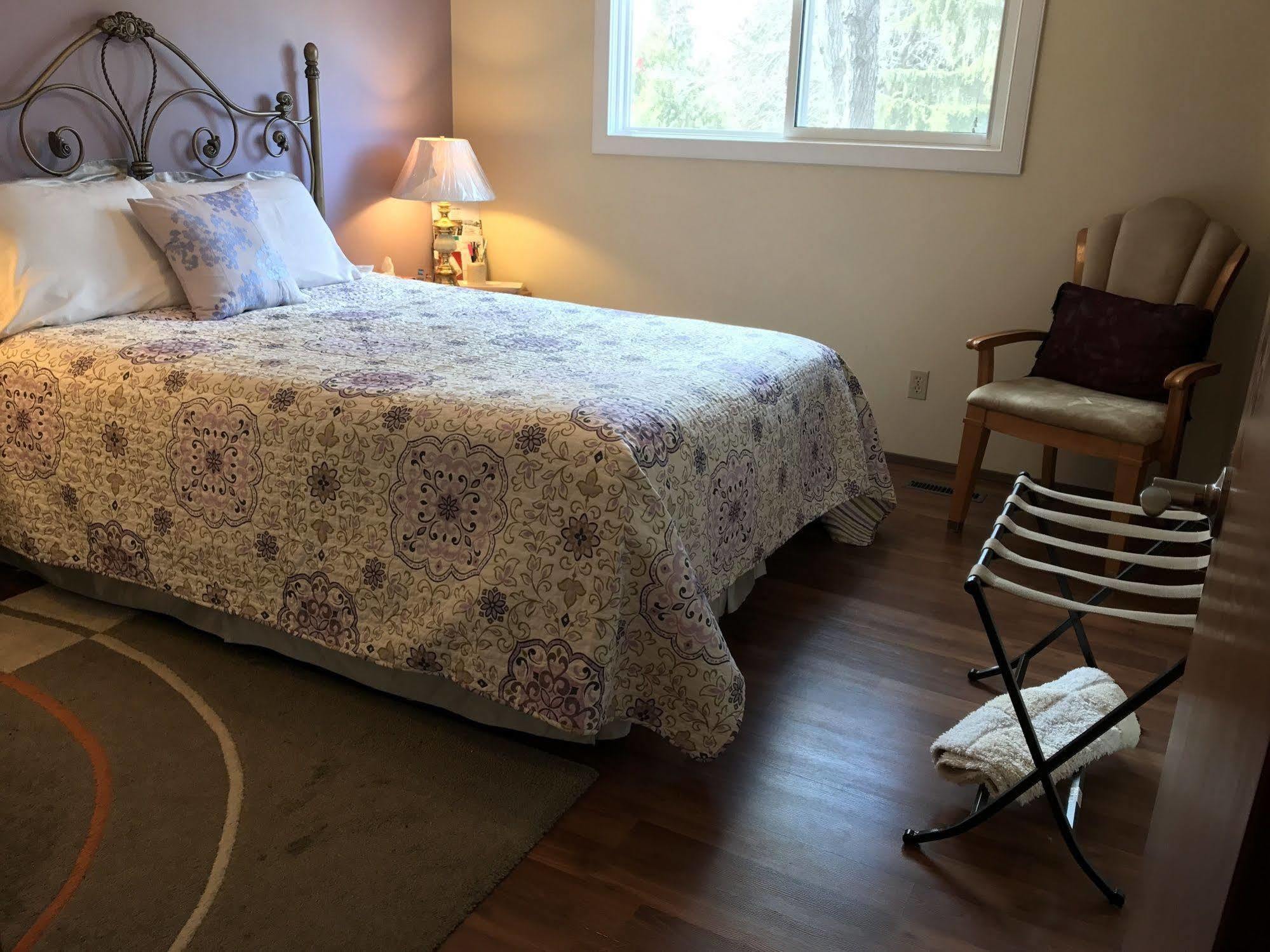 Wild Rose Bed & Breakfast Saskatoon Bagian luar foto