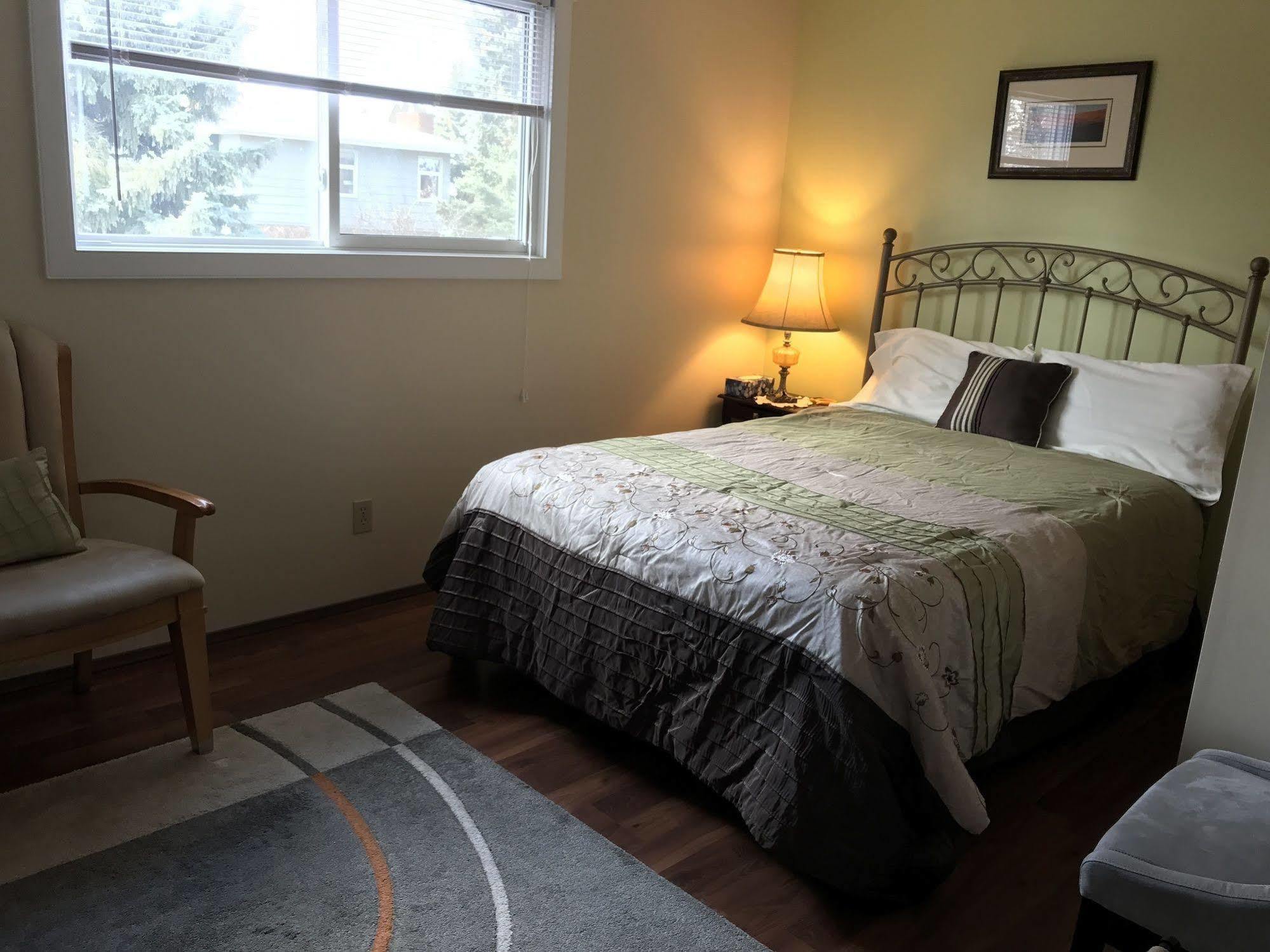 Wild Rose Bed & Breakfast Saskatoon Bagian luar foto
