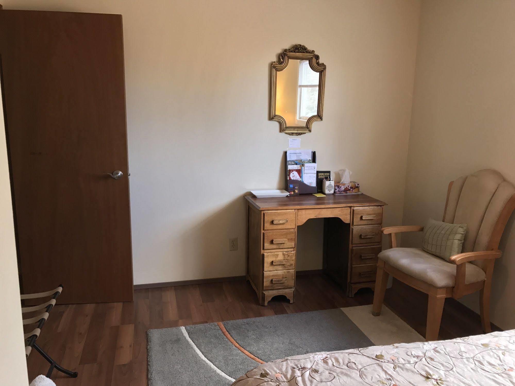 Wild Rose Bed & Breakfast Saskatoon Bagian luar foto