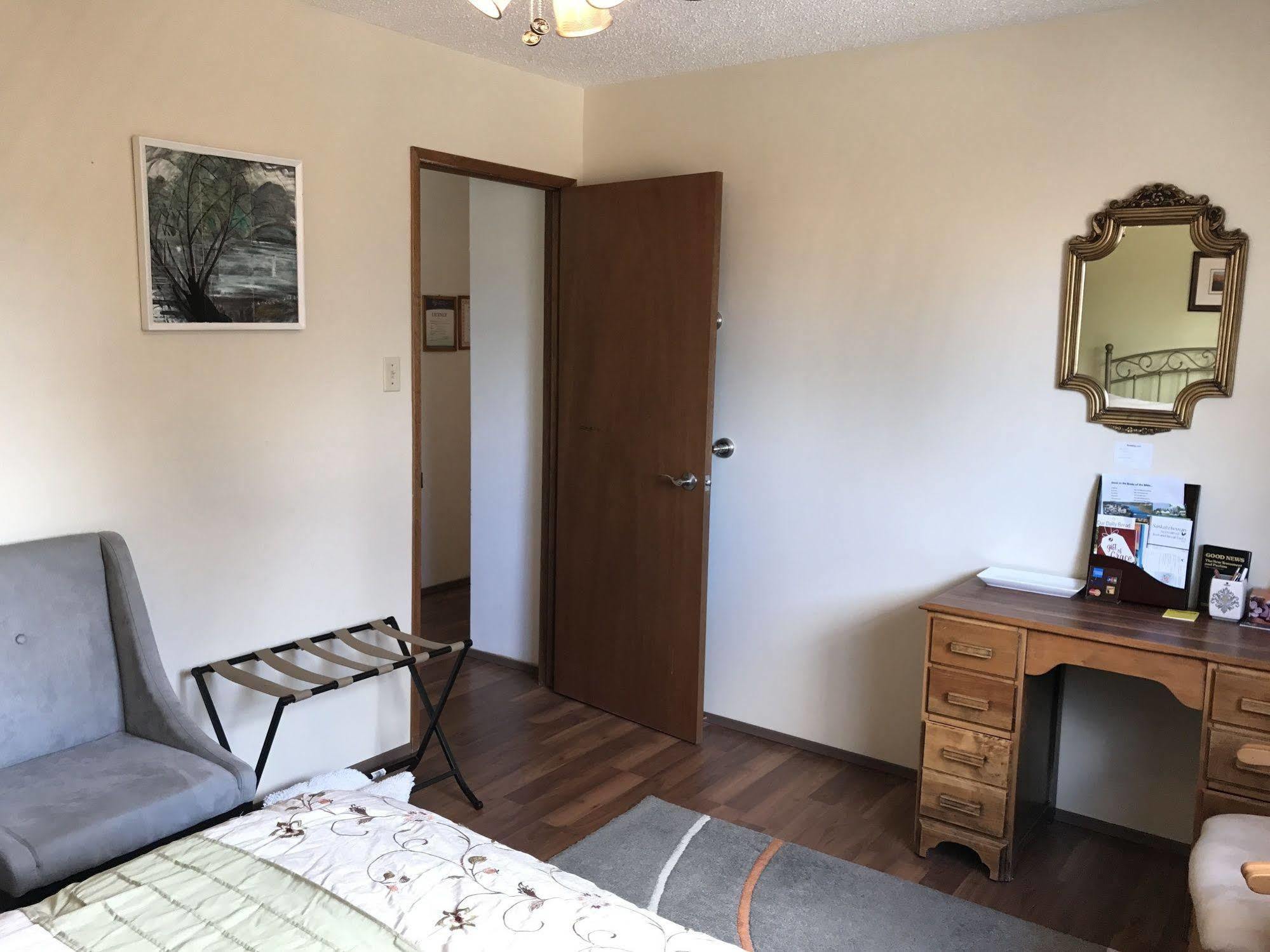 Wild Rose Bed & Breakfast Saskatoon Bagian luar foto