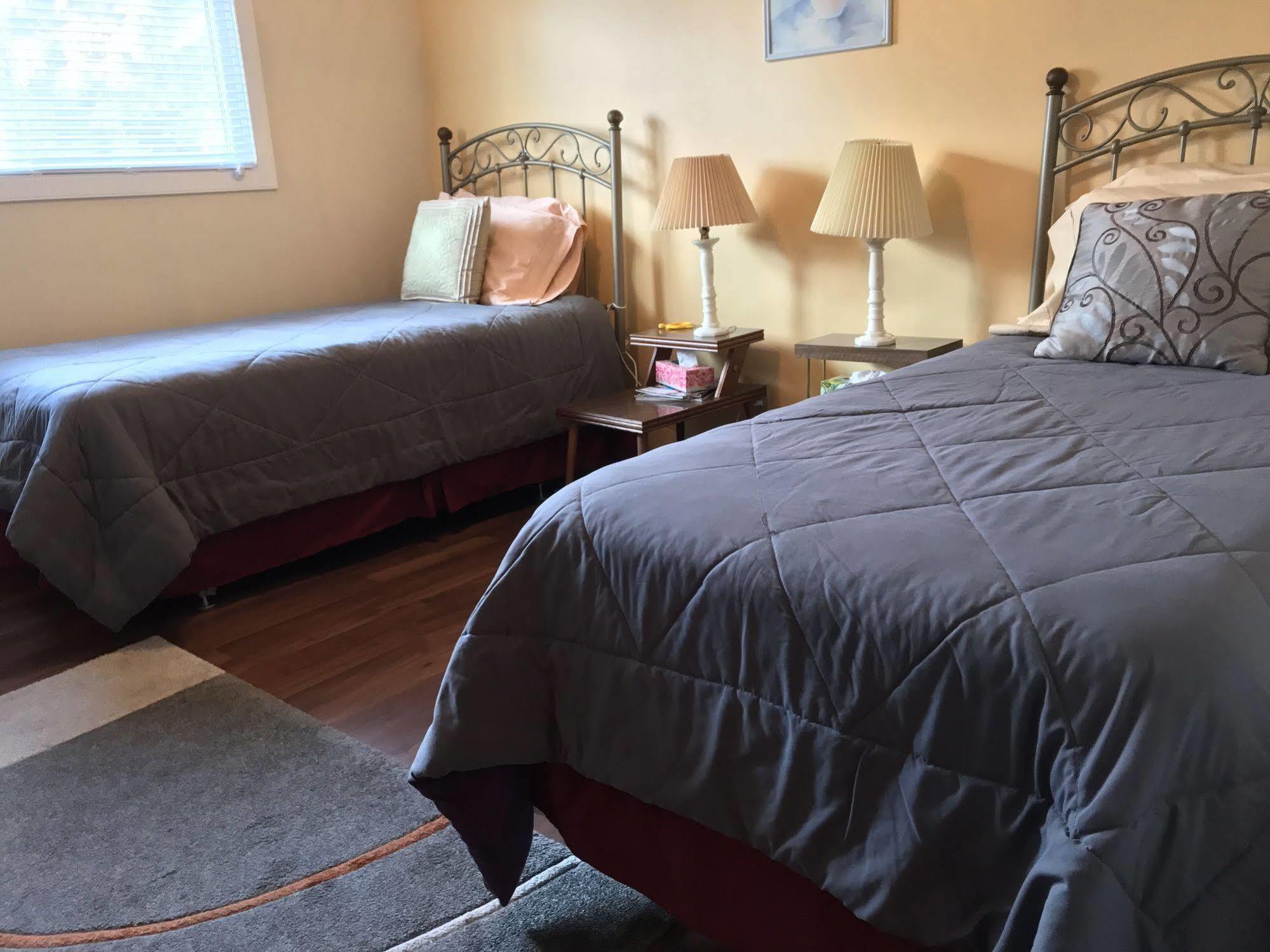 Wild Rose Bed & Breakfast Saskatoon Bagian luar foto