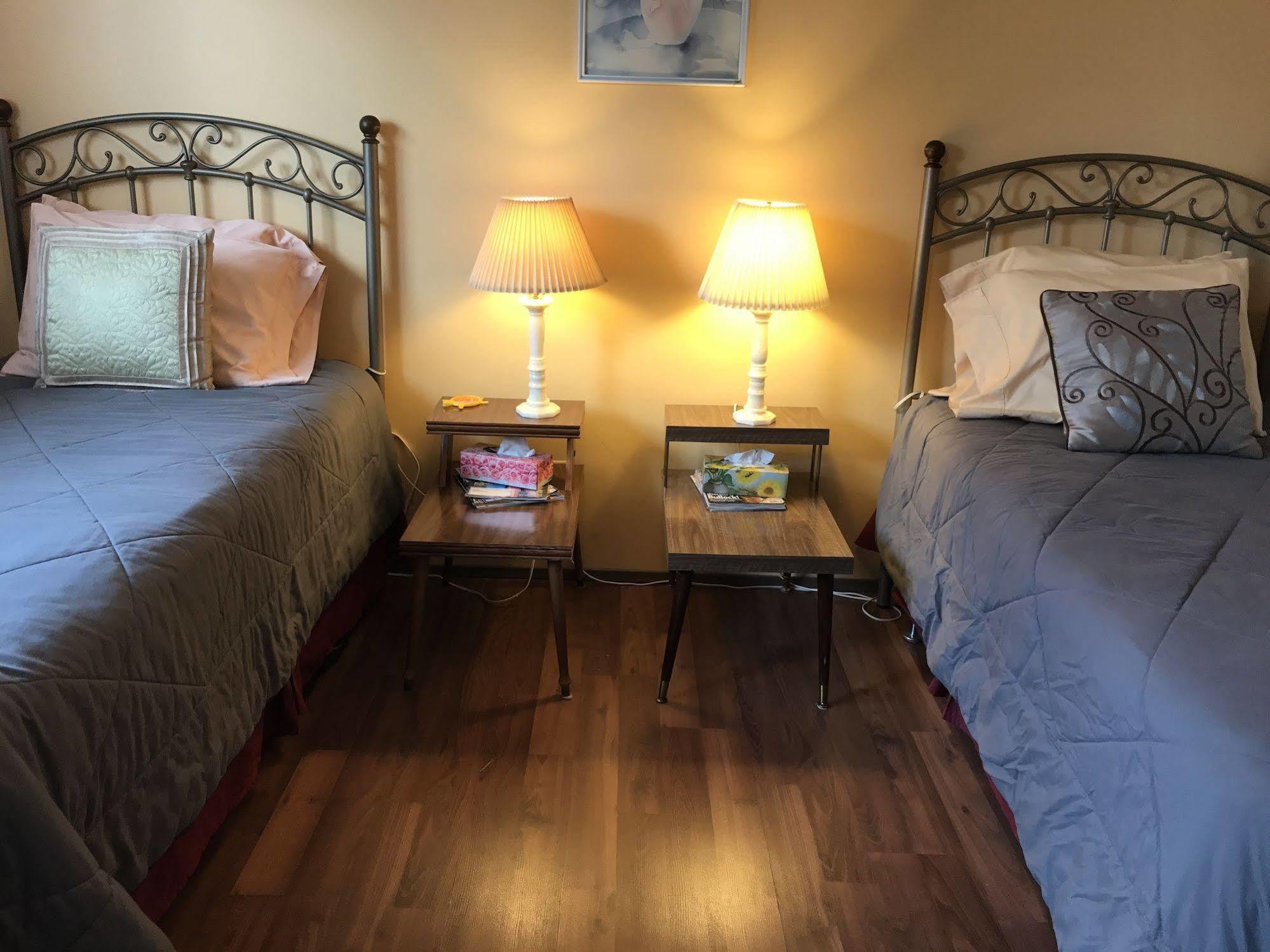 Wild Rose Bed & Breakfast Saskatoon Bagian luar foto