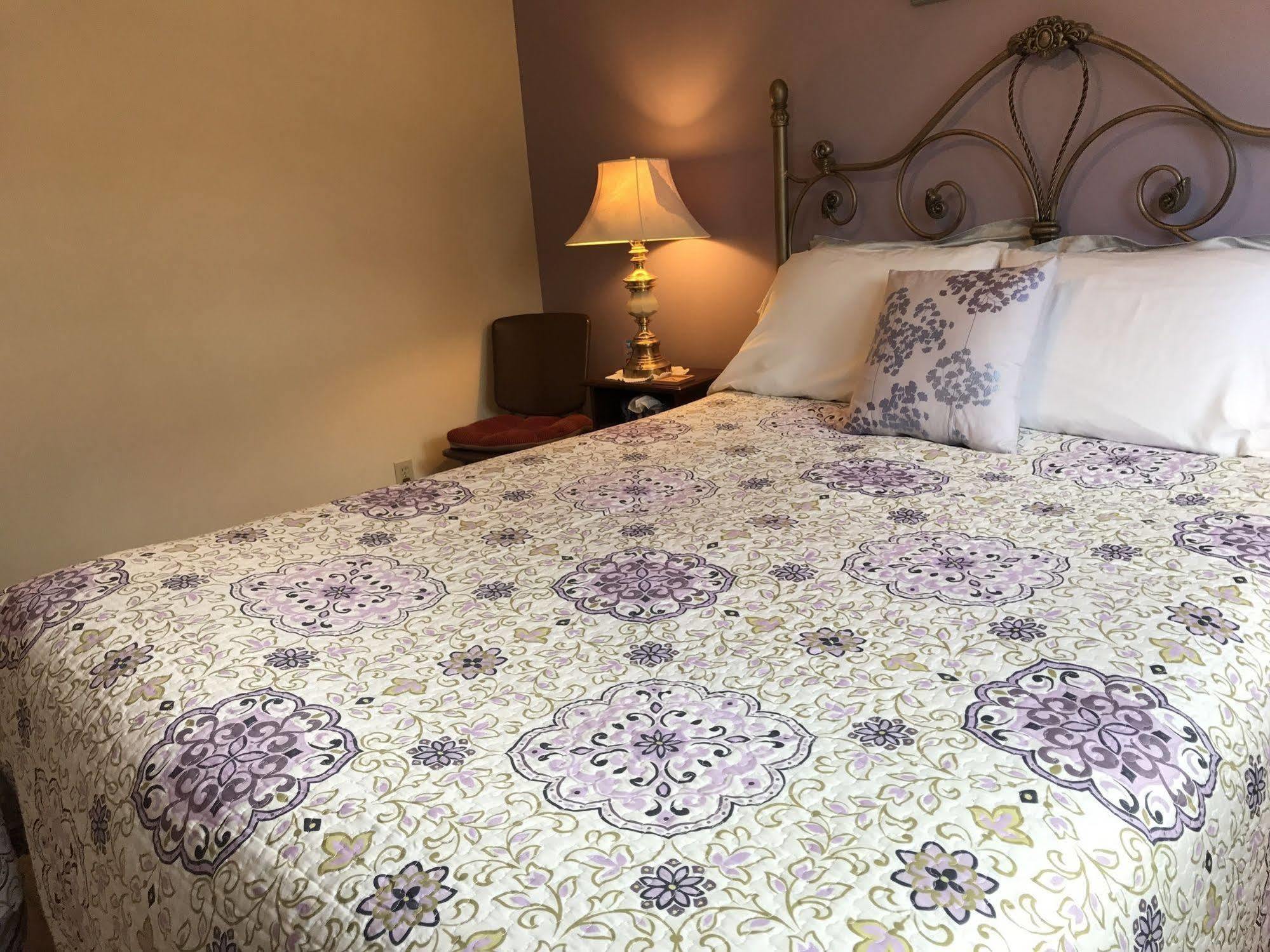 Wild Rose Bed & Breakfast Saskatoon Bagian luar foto