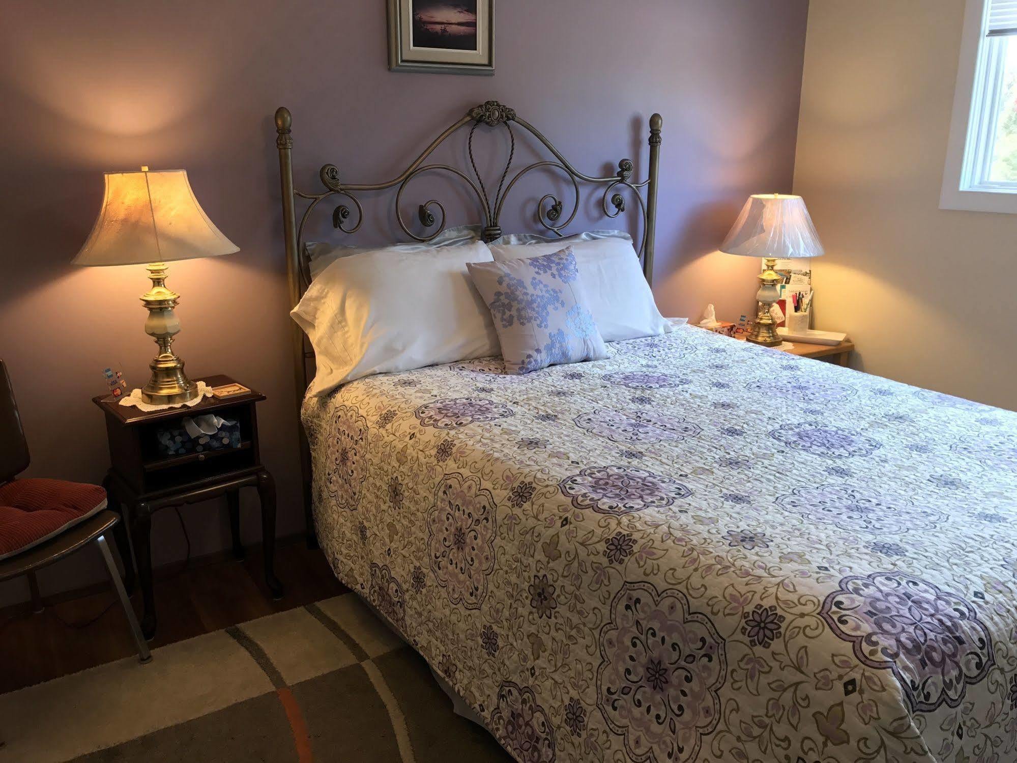 Wild Rose Bed & Breakfast Saskatoon Bagian luar foto